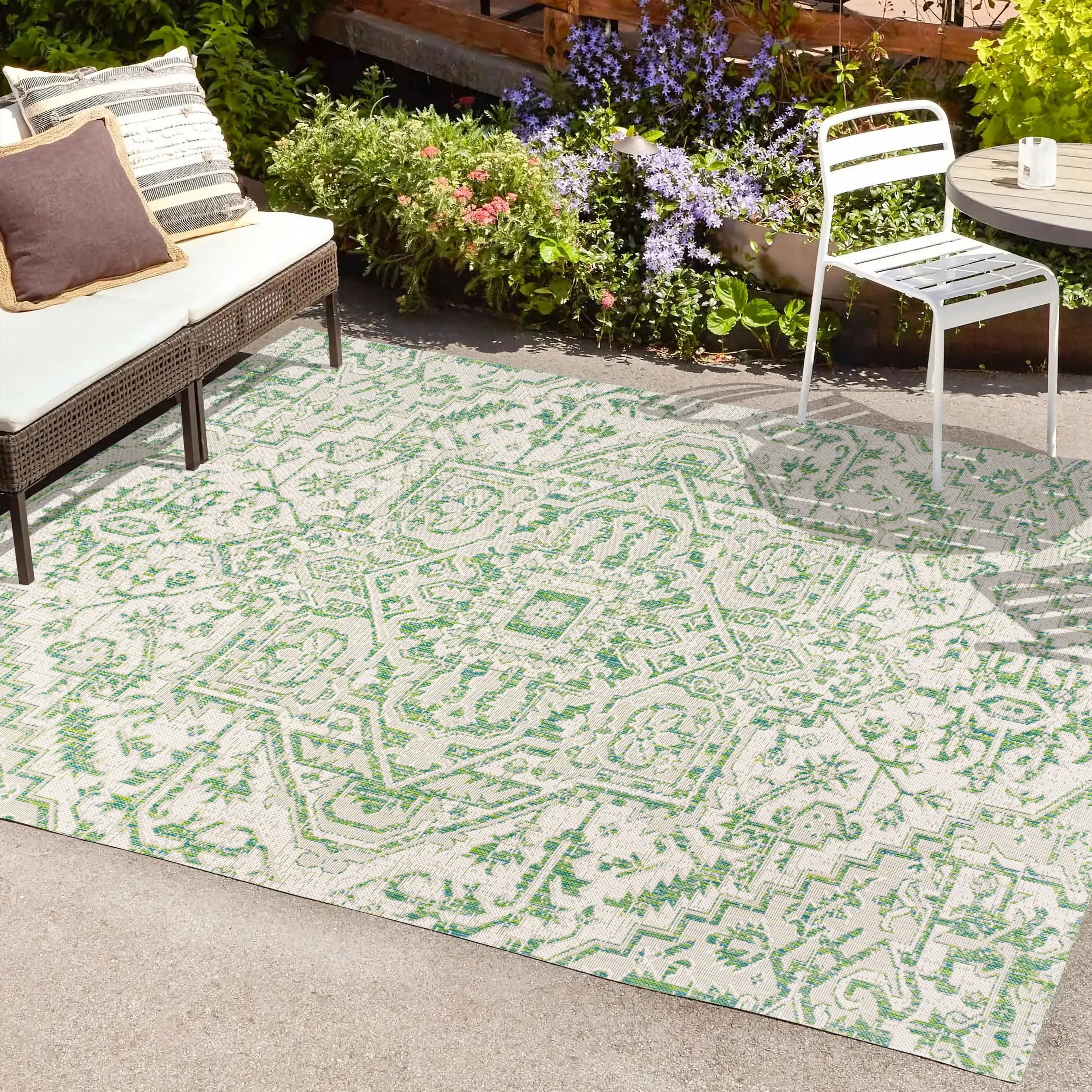 JONATHAN Y Charleston Medallion Indoor/Outdoor Area Rug