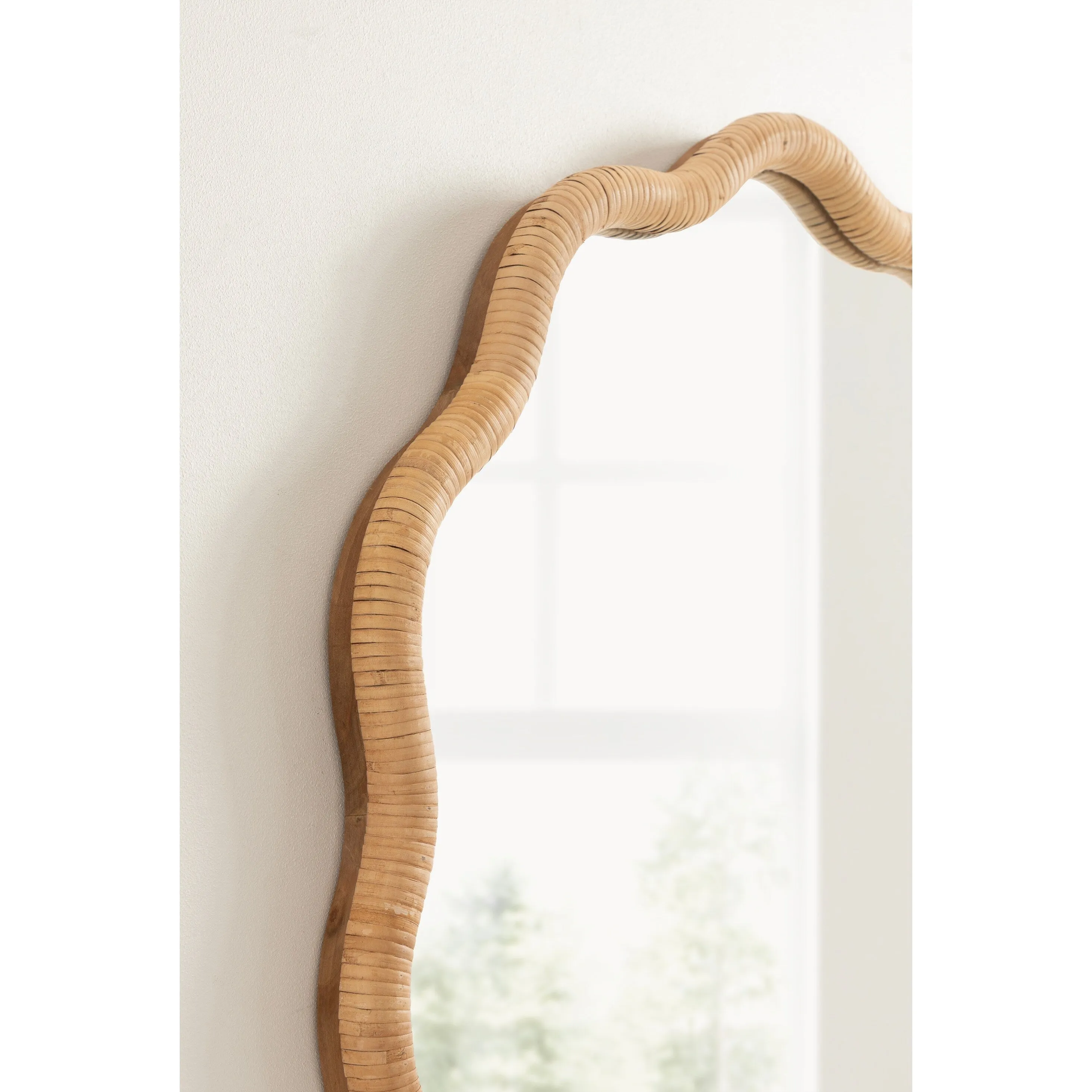 Kate and Laurel Rahfy Scallop Framed Wall Mirror - 26x26