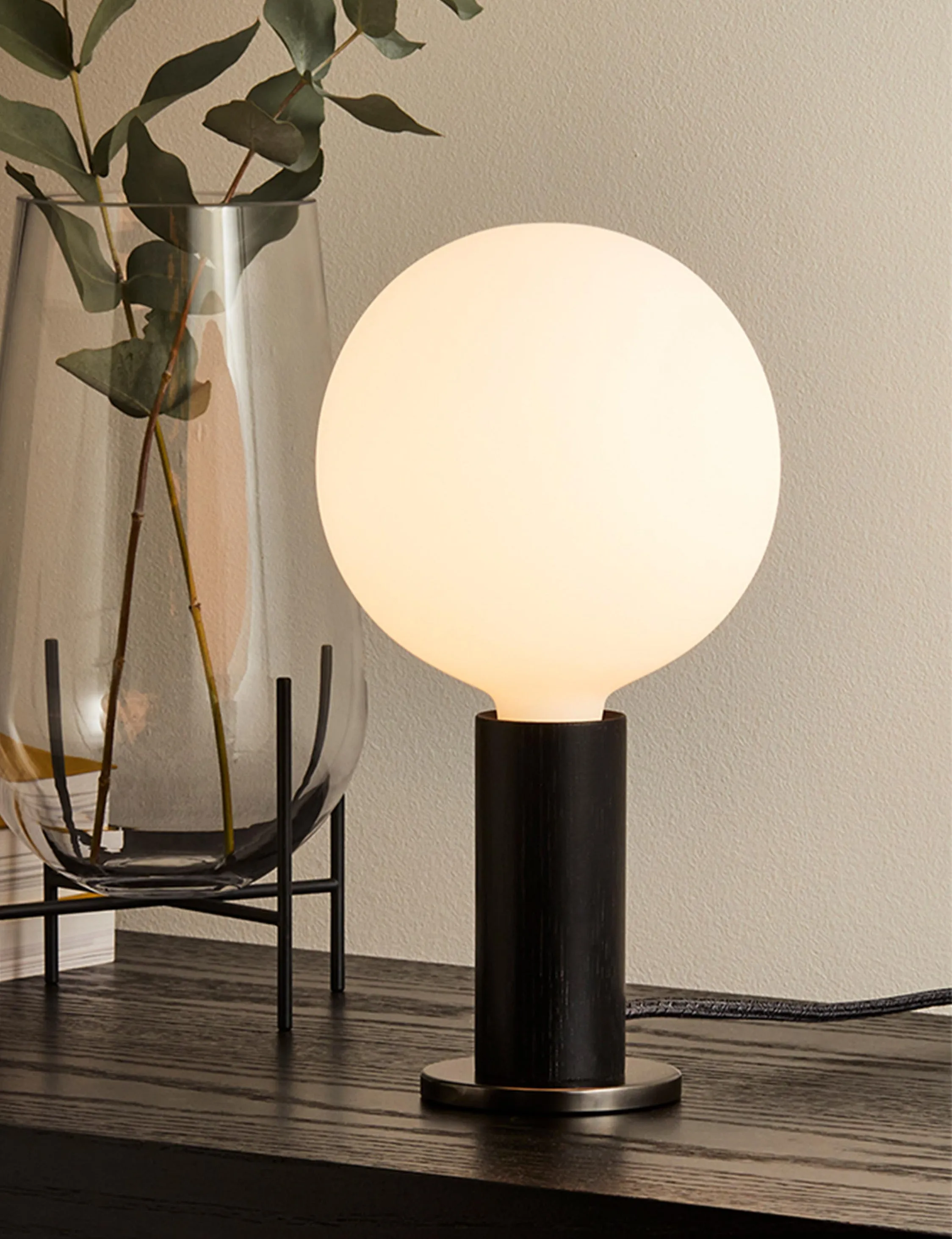 Knuckle Table Lamp with Sphere IV by Tala