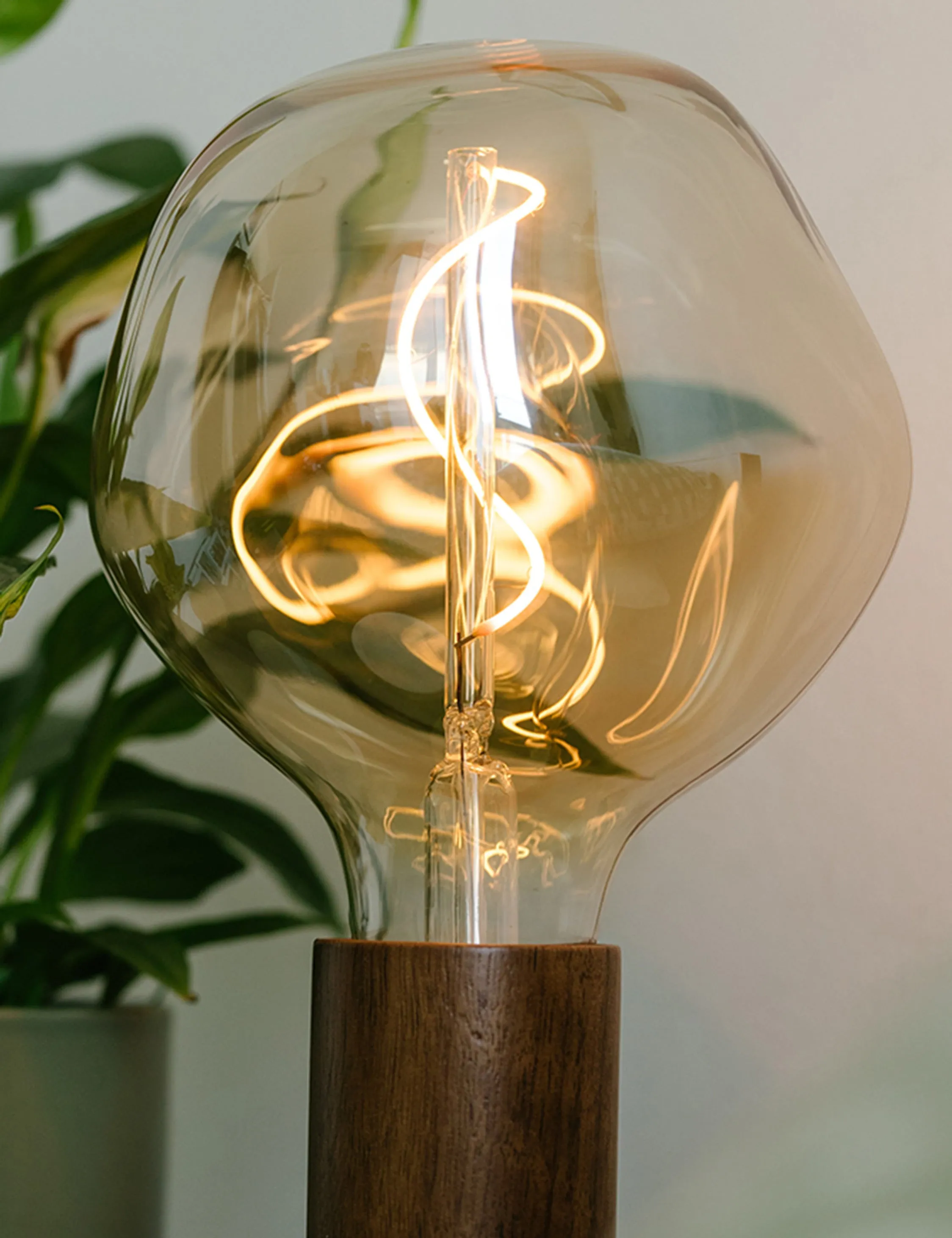 Knuckle Table Lamp with Voronoi I by Tala