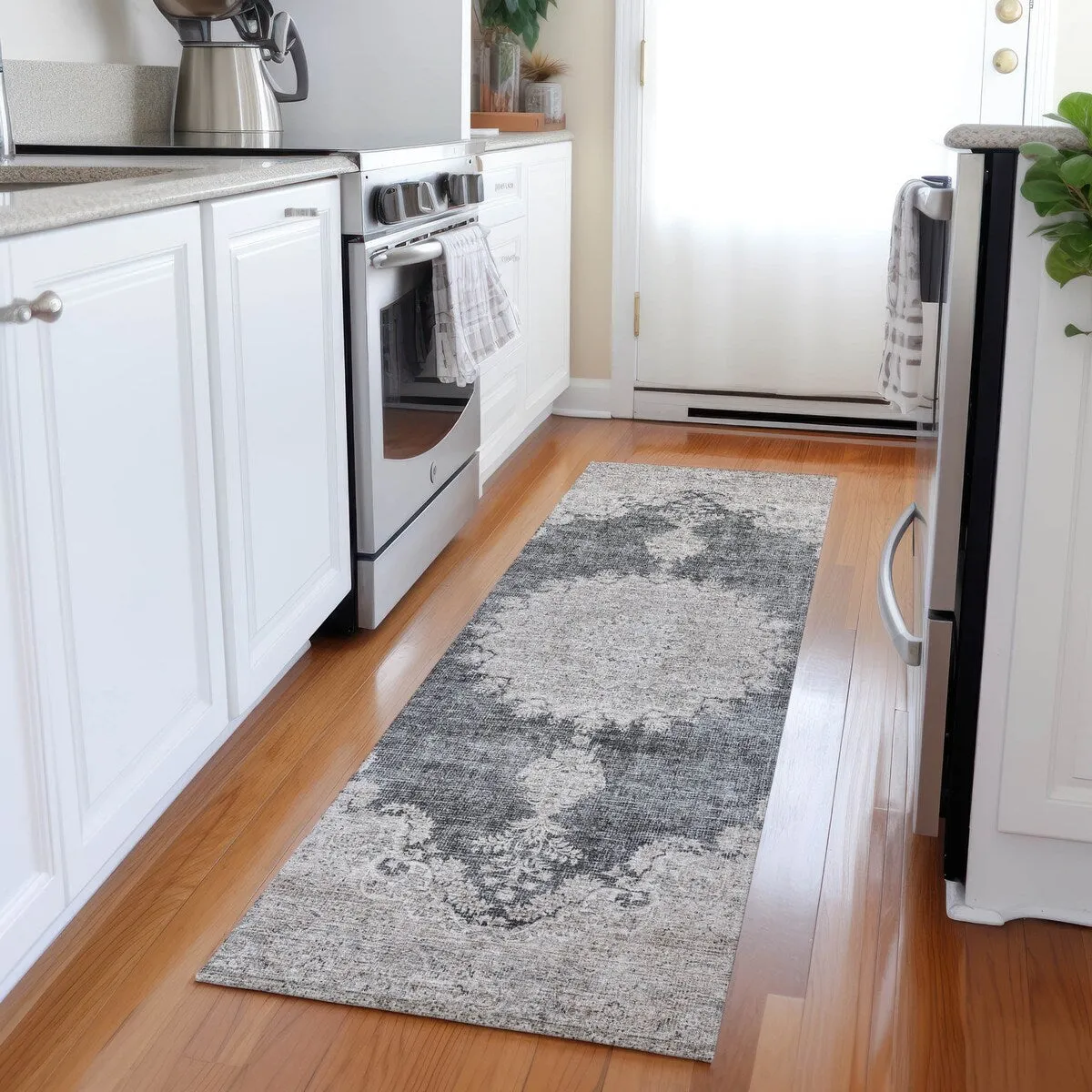 Machine Washable Indoor/ Outdoor Vintage Traditional Chantille Rug