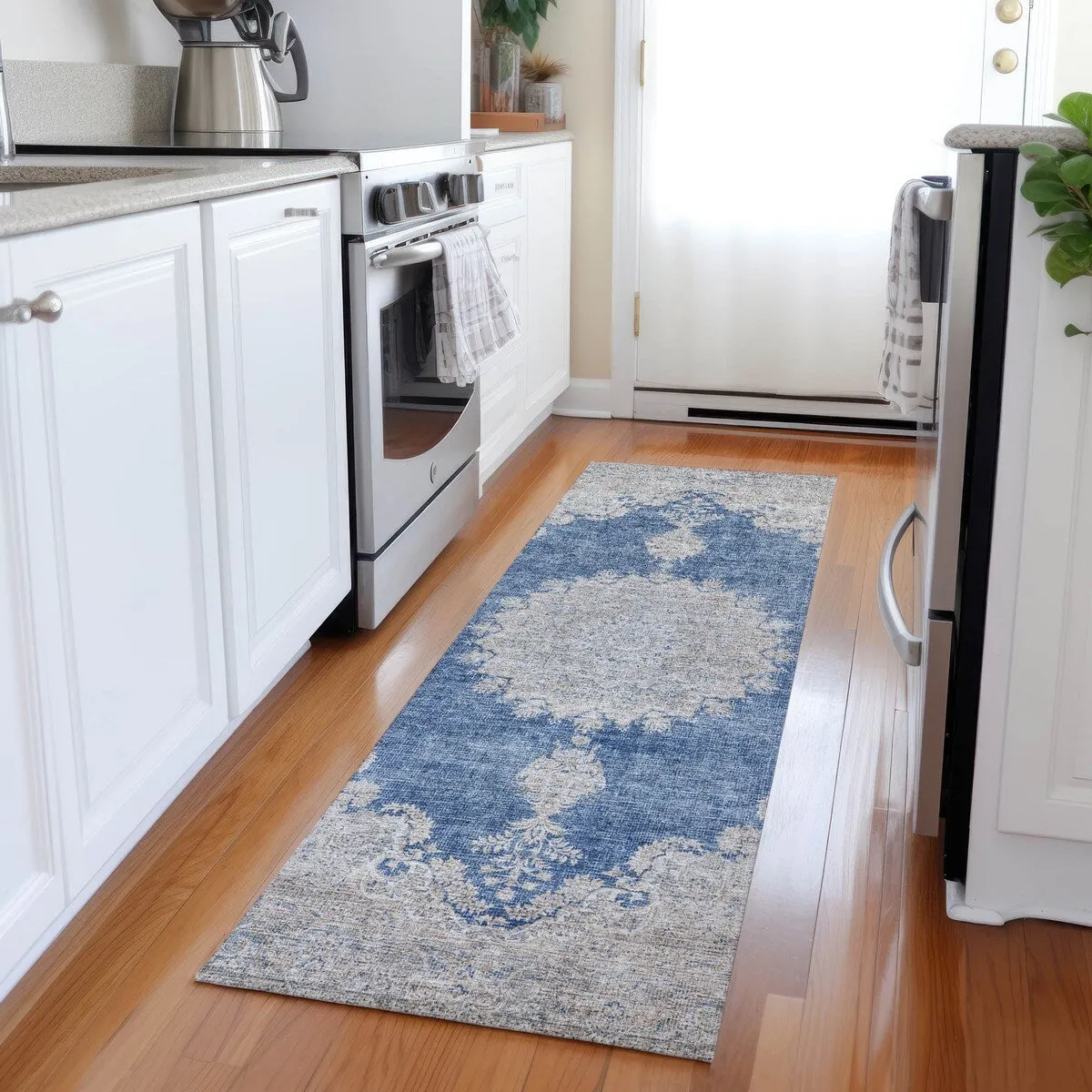 Machine Washable Indoor/ Outdoor Vintage Traditional Chantille Rug
