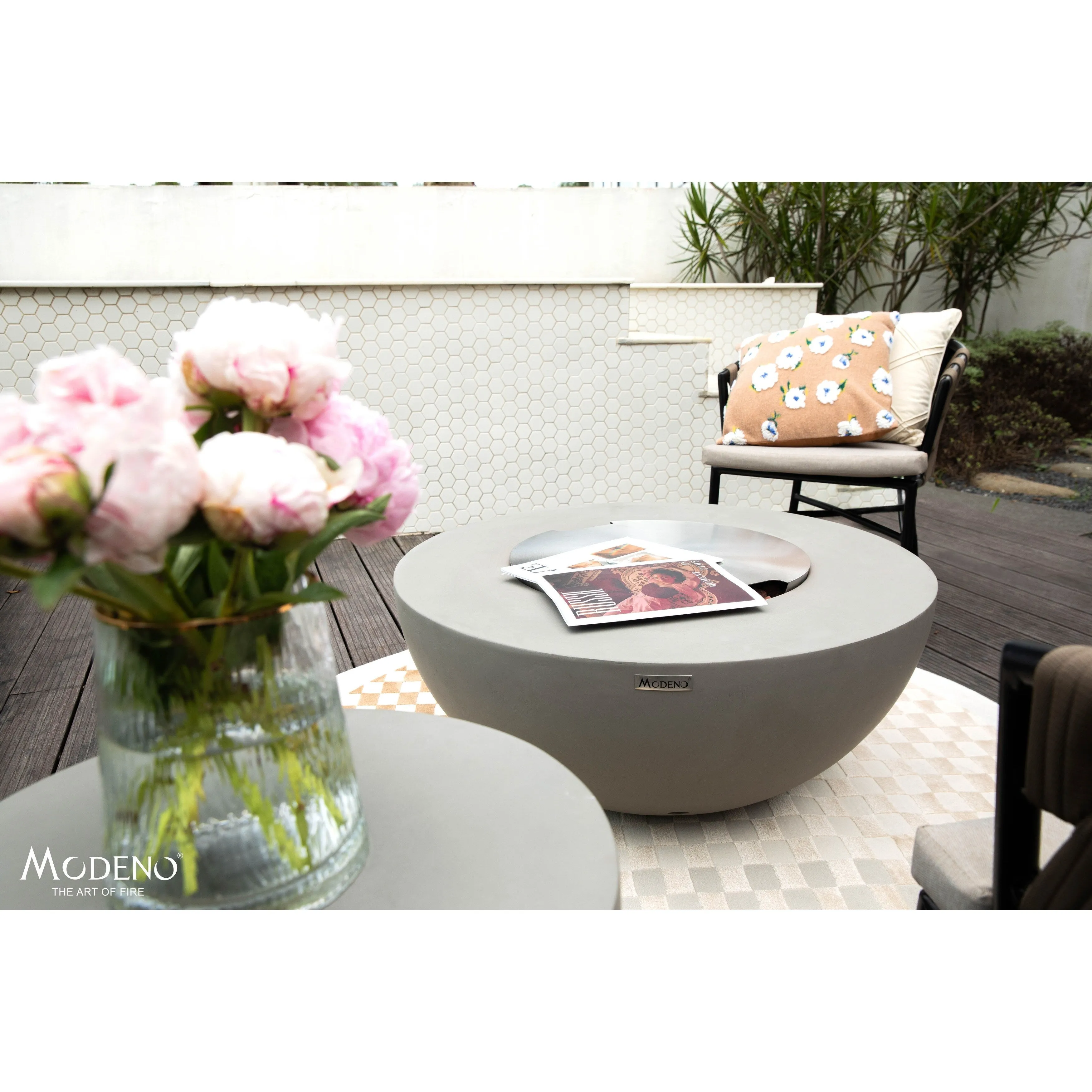 Modeno Roca 50.000 BTU Light Grey Concrete Propane Fire Table with Lava Rocks & Cover - 34 x 34 x 15