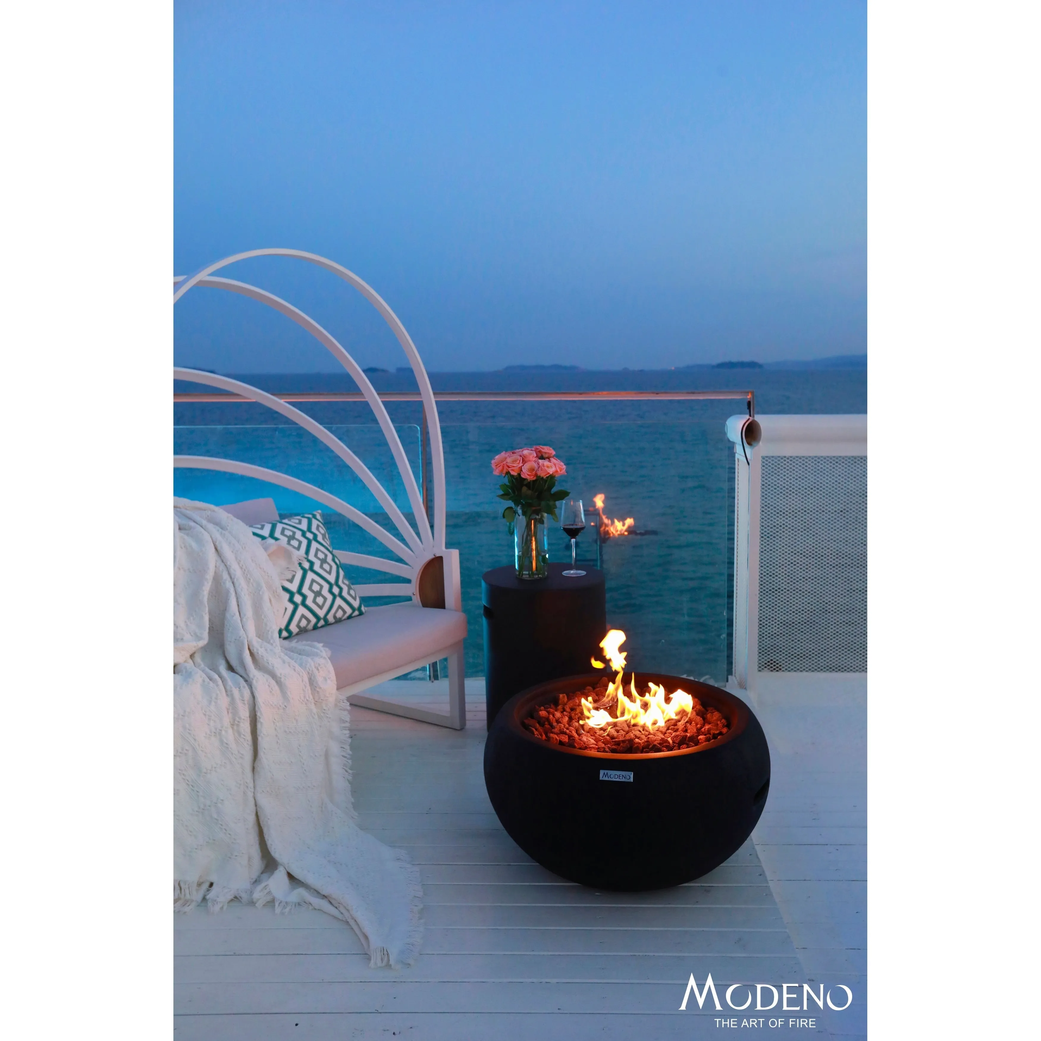 Modeno York 40.000 BTU Black Concrete Propane Fire Table with Lava Rocks & Cover - 26.6 X 26.6 X 14.2