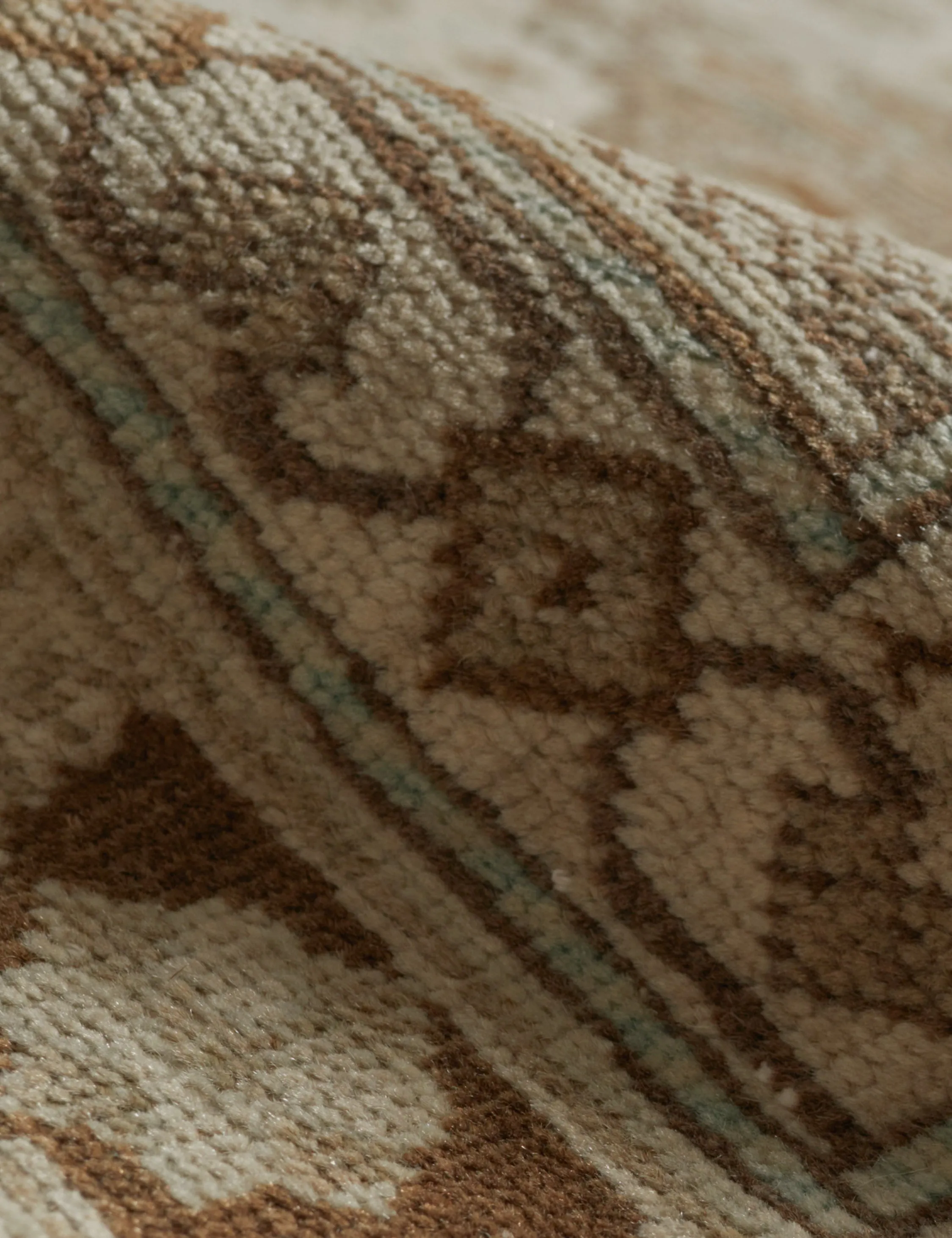 Vintage Turkish Hand-Knotted Wool Rug No. 171. 4'9 x 6'8