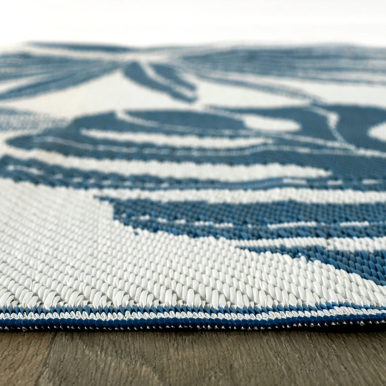 World Rug Gallery Tropical Floral Leaf Reversible Recycled Plastic Outdoor Rugs